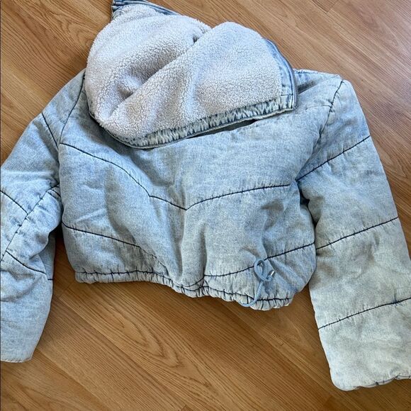 Blank NYC Cozy Blue Denim Puffer Jacket with White Sherpa Collar Size M - Picture 4 of 4